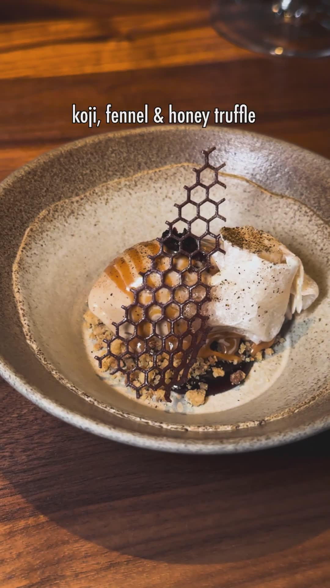 Slik ser et måltid ut på Norges nye tre Michelin-stjerne restaurant Re-naa i Stavanger – vår guide