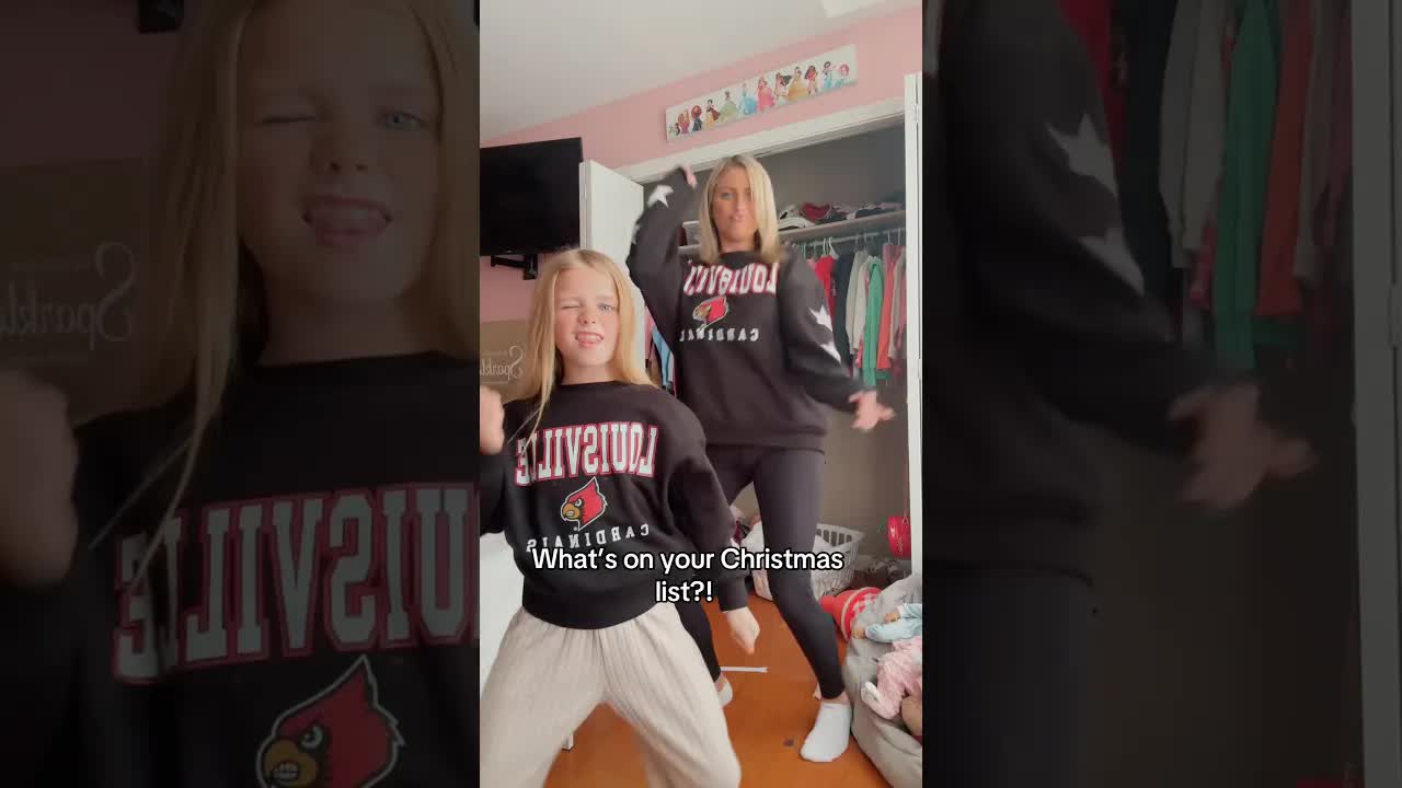 What is everyone asking for?! 🎄🎁 #dancetrend #christmas #shorts ❤️