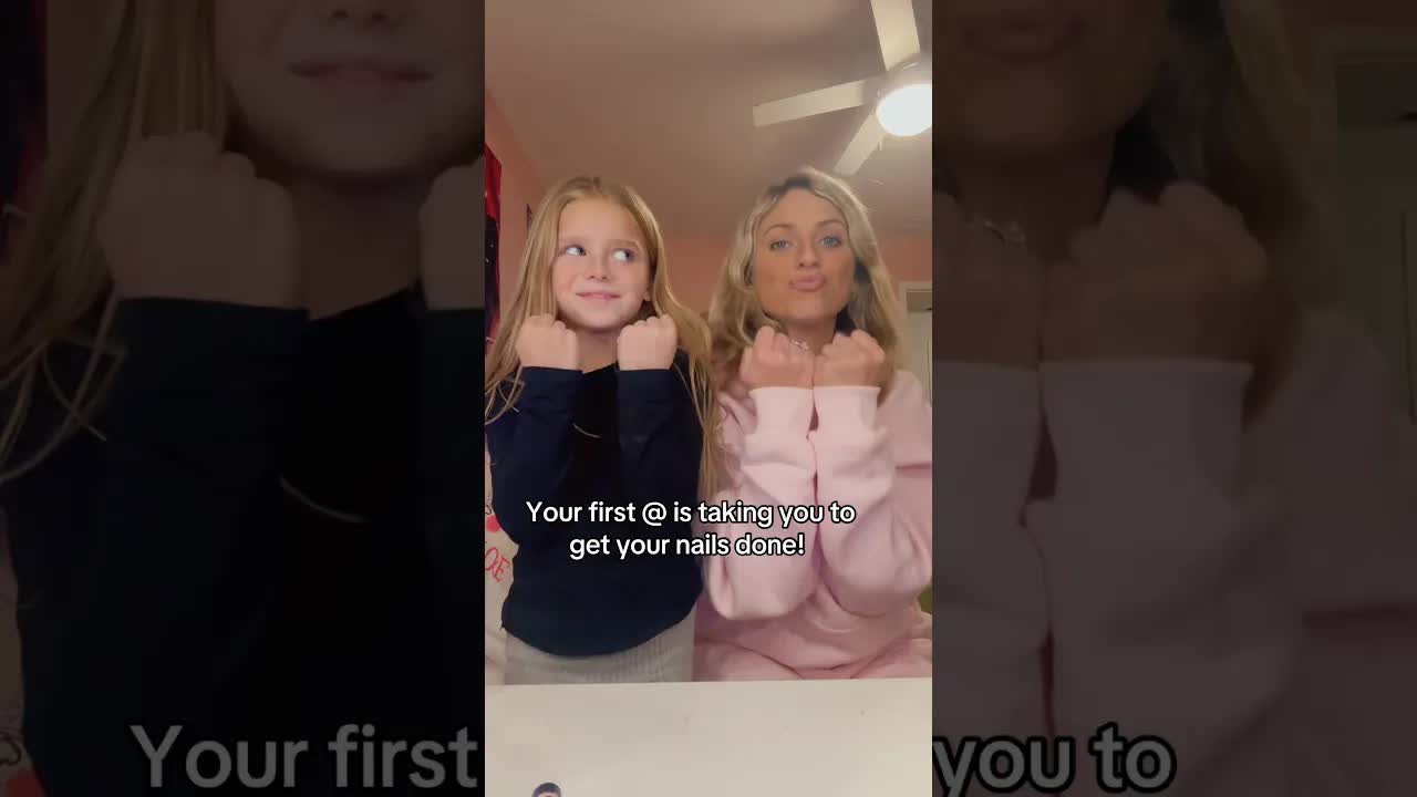 New Christmas nails! ❤️💚 We are obsessed with these Pressies from Olive & June 😍 #christmas #nails