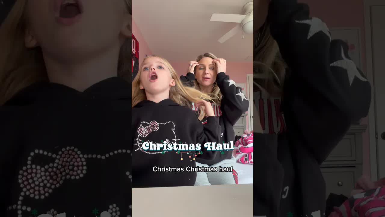 CHRISTMAS HAUL!! 🎄 What did you all get?! ❤️💚 #christmashaul #haul #shorts