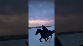 nothing quite like a winter sunset ride 🏇❄️