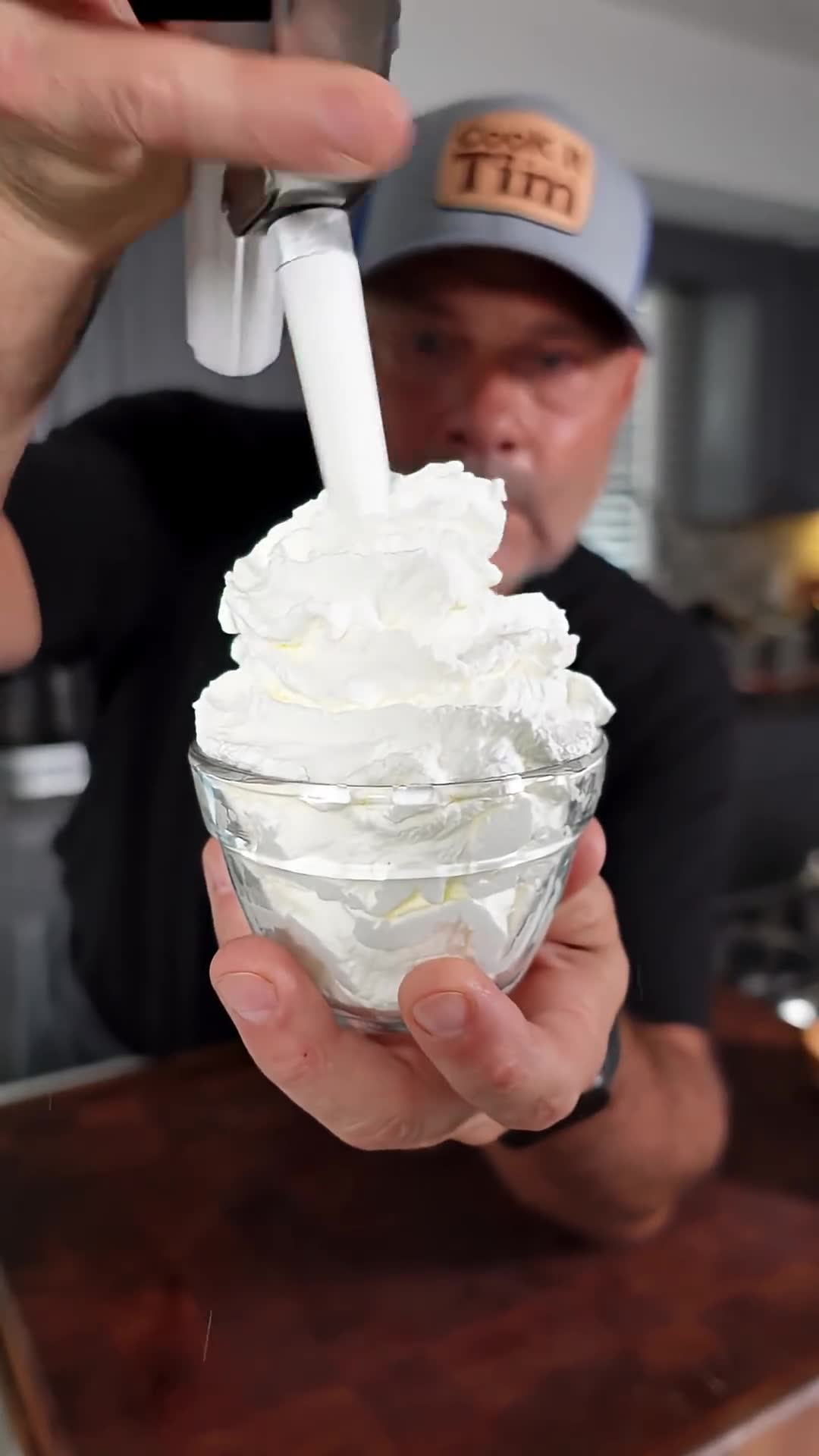 Homemade fresh whipped cream the right way