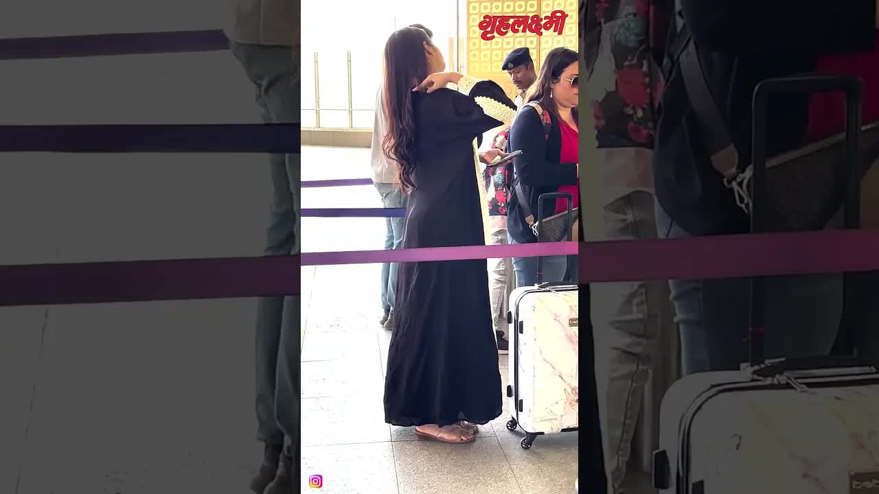 Ayesha Khan spotted at Mumbai airport in black look | Grehlakshmi गृहलक्ष्मी