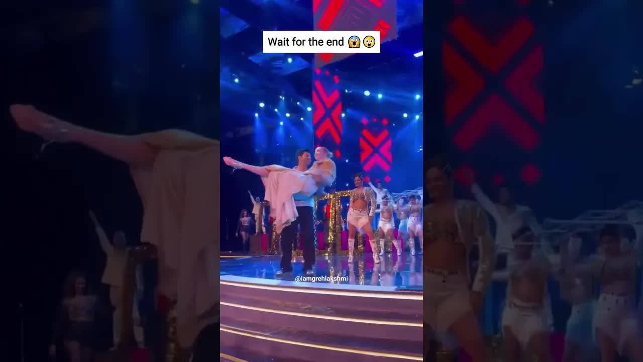Nita Ambani Cultural Centre performance ke dauran iss American Model ko Varun Dhawan ne di kiss 😱