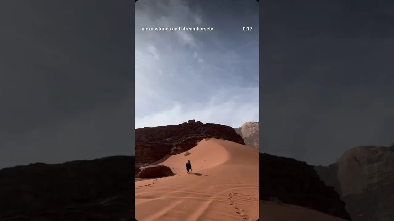 Exploring the magical desert of Wadi Rum from horseback 🐎🏜