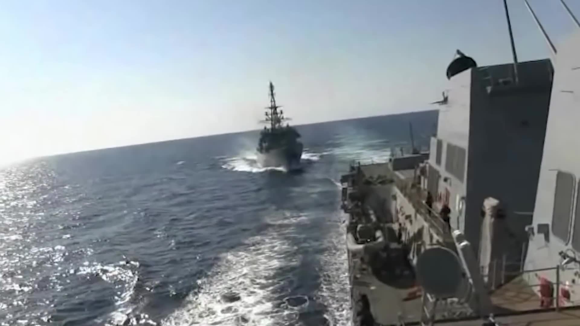 Chinese warship approaches American destroyer dangerously