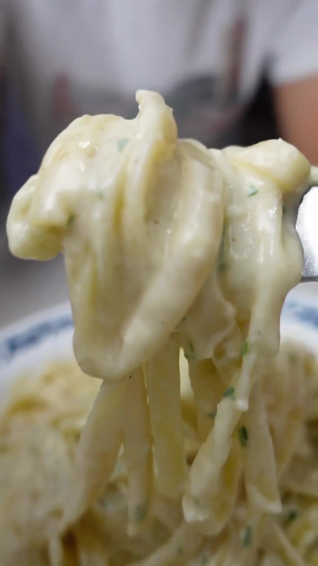 Fresh alfredo sauce demolishes the jarred stuff from the store