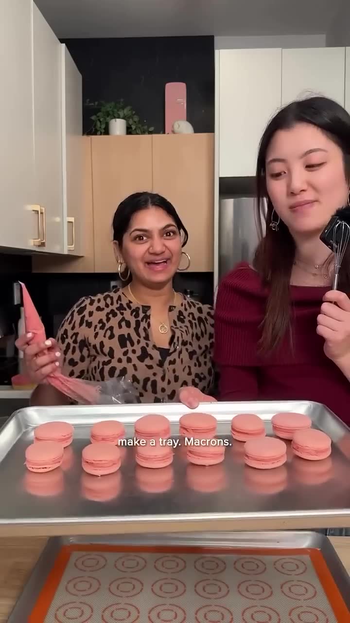 Macaron lesson for a beginner friend learning technique