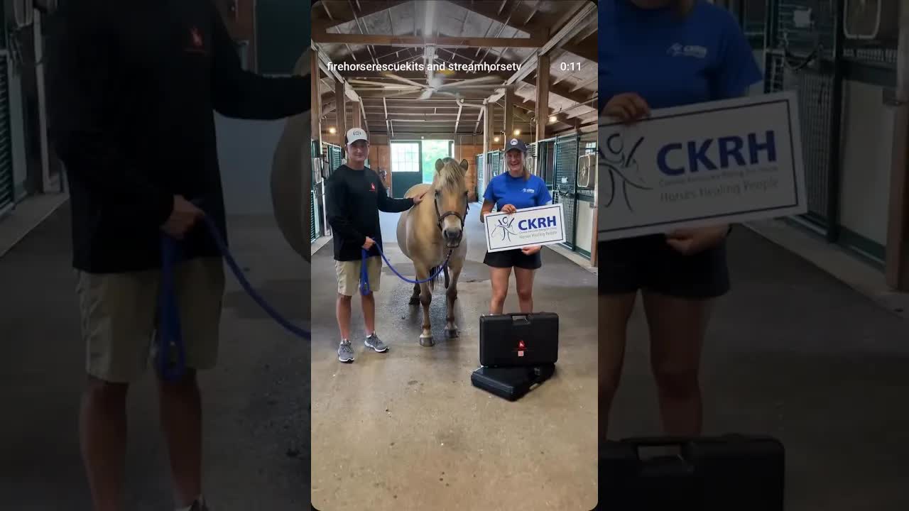 Kit drop-off at Central Kentucky Riding for Hope! 🥰🐎🛡️🕊️ Evie really stole the show for this shot 😂